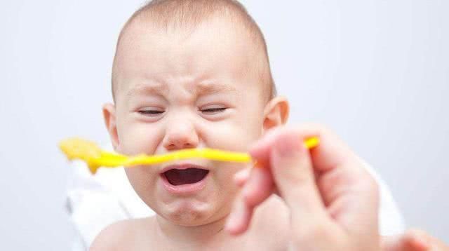 4个宝宝可以吃辅食吗？3款4个月大宝宝辅食推荐，简单易学