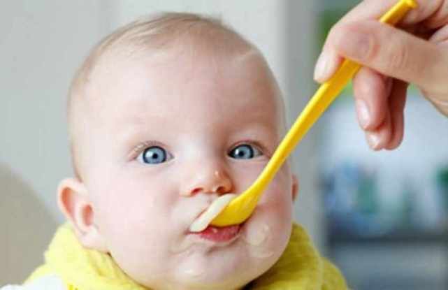 4个宝宝可以吃辅食吗？3款4个月大宝宝辅食推荐，简单易学